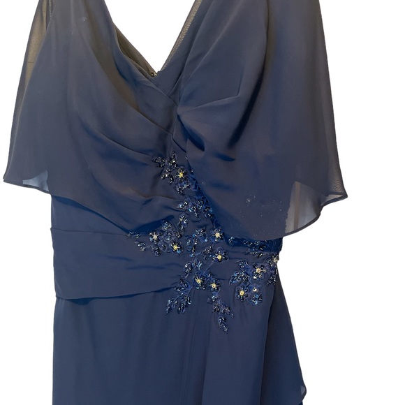 Mother of the bride navy sequin knee length dress. Perfect for spring or summer! - Picture 3 of 3